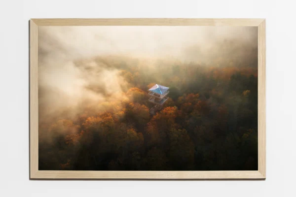 Obraz 40×60 cm, półmat, ramka sosna - Strażnik Mgieł